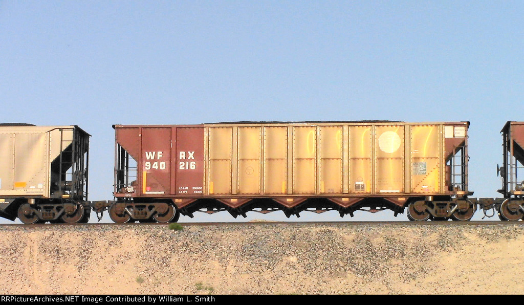 WB Unit Loaded Hooper Frt at Erie NV W-Pshr -78